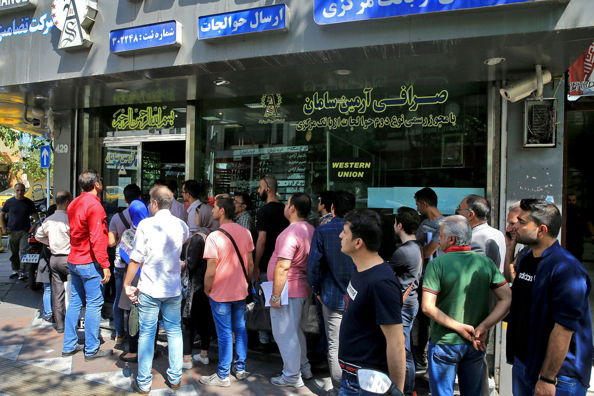 ارتباط افزایش حقوقها با بازار ارز چیست؟